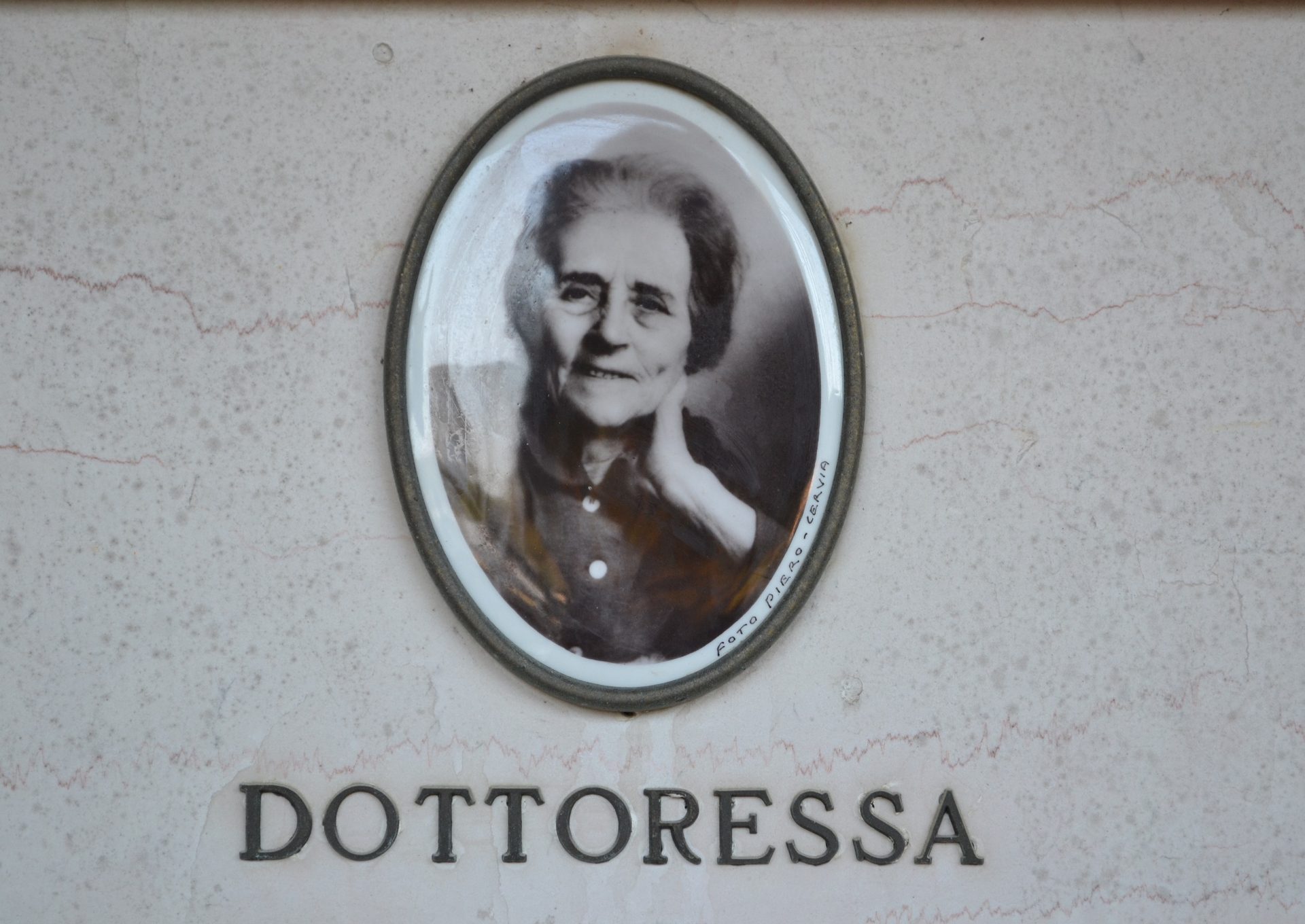 Isotta%20Gervasi%27s%20tomb%20%282%29.jpg